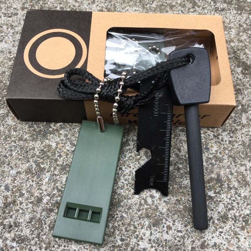 Ferro Rod Striker - ชุดอุปกรณ์จุดไฟสำหรับเอาตัวรอดกลางแจ้ง, แท่งเฟอร์โรเซเรียมพร้อมที่ขูดอเนกประสงค์และนกหวีดฉุกเฉินสำหรับการตั้งแคมป์และการเดินป่า